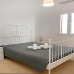 Blue View House 2 - Ysternia Bay - 2br Seafront Vakantiehuis *