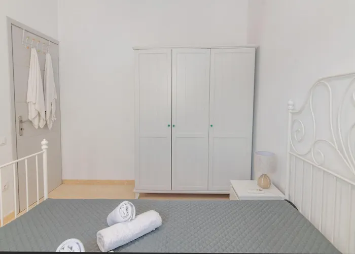 Blue View House 2 - Ysternia Bay - 2br Seafront Holiday home *